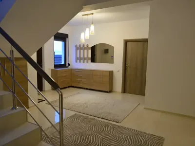 inchiriere casa Sector 1 București hol primitor cu scara